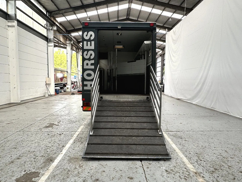 Mercedes-Benz 1117 MOBILE HOME / TRANSPORT DE CHEVAUX /HORSE TRUCK - Livestock truck: picture 4 Mercedes-Benz 1117 MOBILE HOME / TRANSPORT DE CHEVAUX /HORSE TRUCK - Livestock truck: picture 4