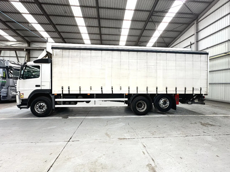 Volvo FM 330 / Essieu relevable et directionnel / Steerable lift axle / Lift as en stuuras - Curtainsider truck: picture 2 Volvo FM 330 / Essieu relevable et directionnel / Steerable lift axle / Lift as en stuuras - Curtainsider truck: picture 2