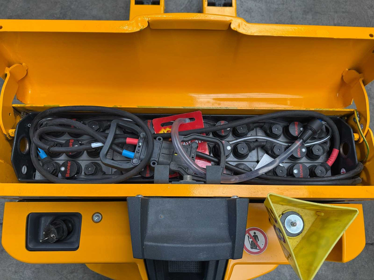 Forklift 10/2024 SERVICE+UVV 10/2026 JUNGHEINRICH EJE116 1,600KG PALLET TRUCK ANT 2,198 HOURS: picture 10 Forklift 10/2024 SERVICE+UVV 10/2026 JUNGHEINRICH EJE116 1,600KG PALLET TRUCK ANT 2,198 HOURS: picture 10