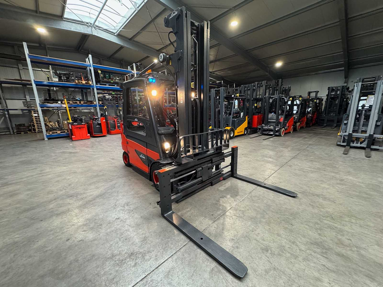 11/2022 SERVICE+UVV 11/2026 LINDE E35L 3.500KG TRIPLEX 660CM 3.+4. VALVE 164CM FORK ADJUSTER ELECTRIC FORKLIFT 7.108 HOURS - Forklift: picture 4 11/2022 SERVICE+UVV 11/2026 LINDE E35L 3.500KG TRIPLEX 660CM 3.+4. VALVE 164CM FORK ADJUSTER ELECTRIC FORKLIFT 7.108 HOURS - Forklift: picture 4