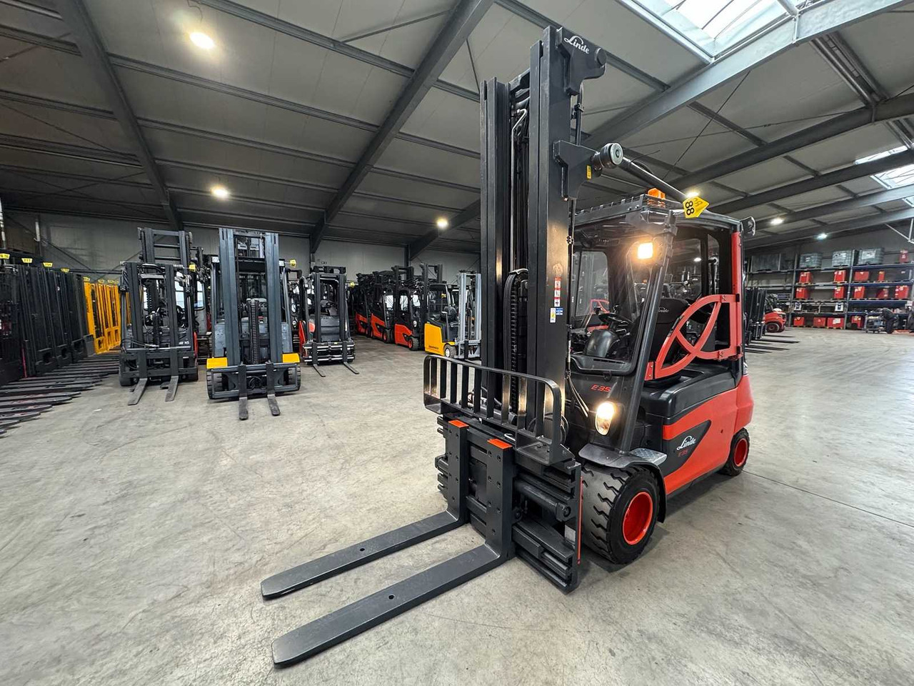 11/2022 SERVICE+UVV 11/2026 LINDE E35L 3.500KG TRIPLEX 660CM 3.+4. VALVE 164CM FORK ADJUSTER ELECTRIC FORKLIFT 7.108 HOURS - Forklift: picture 3 11/2022 SERVICE+UVV 11/2026 LINDE E35L 3.500KG TRIPLEX 660CM 3.+4. VALVE 164CM FORK ADJUSTER ELECTRIC FORKLIFT 7.108 HOURS - Forklift: picture 3