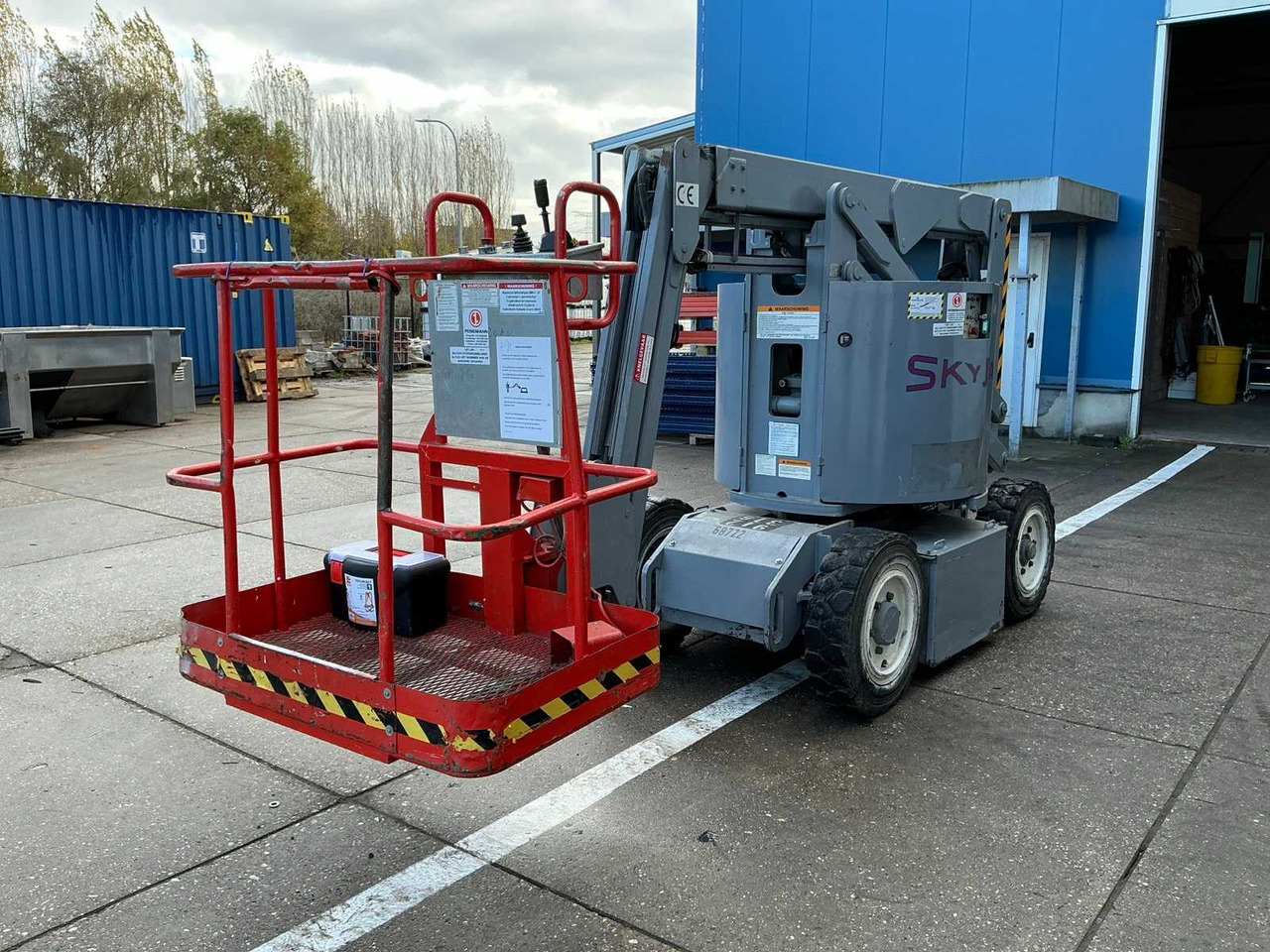 1998 SKYJACK SJKB-33N AERIAL PLATFORM - Aerial platform: picture 1 1998 SKYJACK SJKB-33N AERIAL PLATFORM - Aerial platform: picture 1