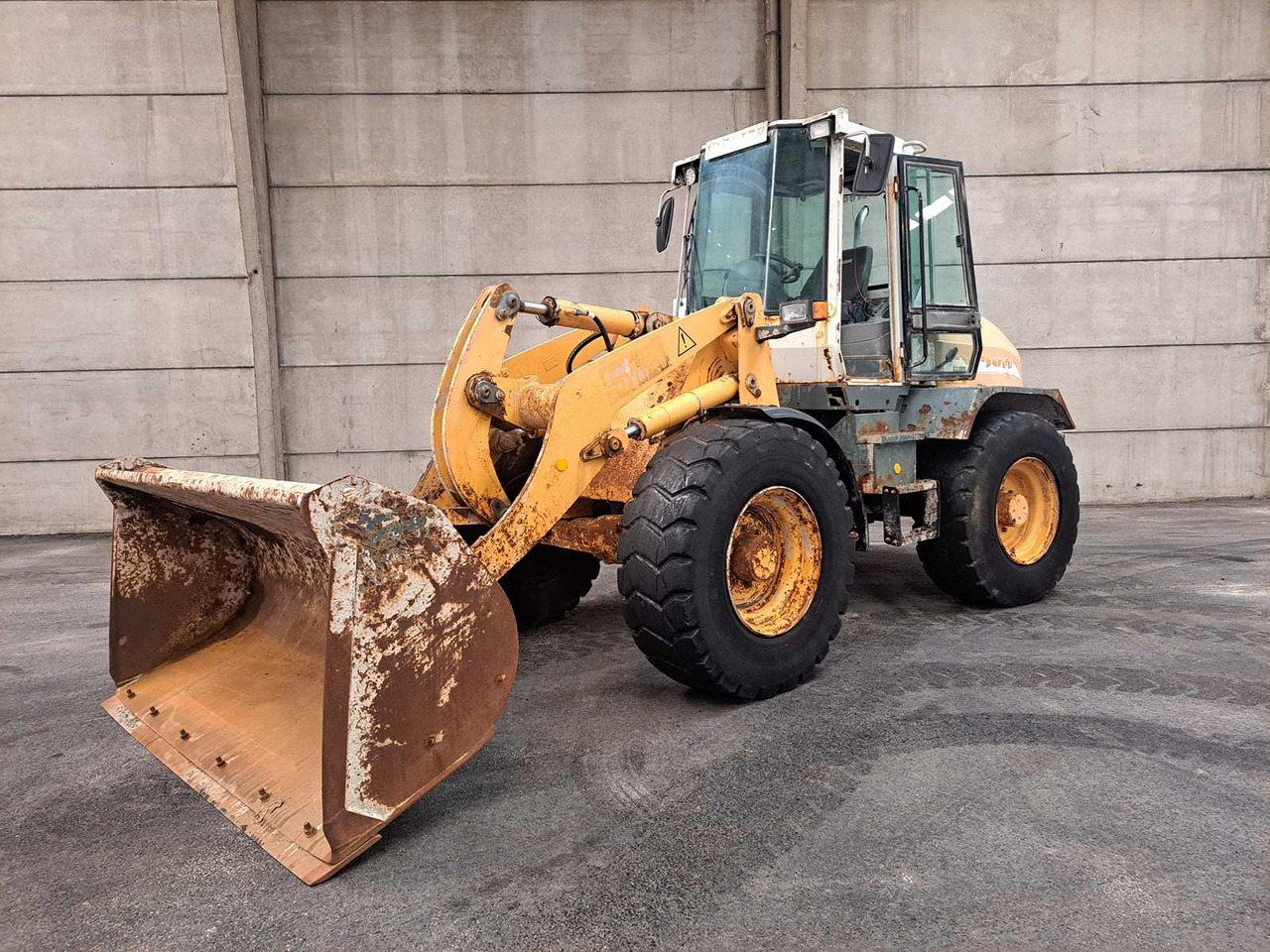 2002 LIEBHERR L514 SHOVEL - Wheel loader: picture 1 2002 LIEBHERR L514 SHOVEL - Wheel loader: picture 1