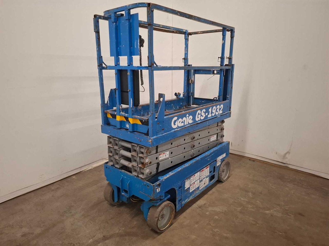 2004 GENIE GS1932 AERIAL PLATFORM - Aerial platform: picture 1 2004 GENIE GS1932 AERIAL PLATFORM - Aerial platform: picture 1