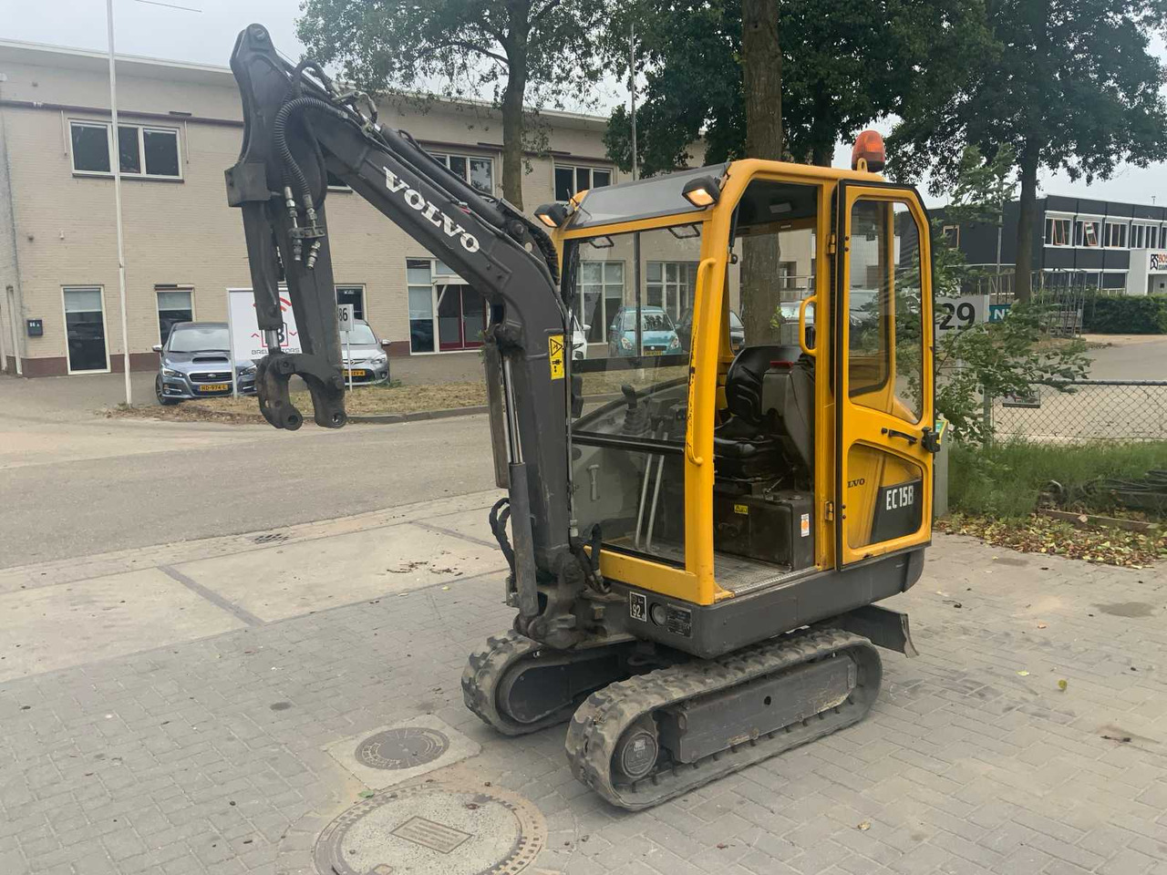 2005 VOLVO EC15B XR MINI EXCAVATOR WITH CW05 QUICK COUPLER AND 3 EXCAVATOR BUCKETS - Mini excavator: picture 1 2005 VOLVO EC15B XR MINI EXCAVATOR WITH CW05 QUICK COUPLER AND 3 EXCAVATOR BUCKETS - Mini excavator: picture 1