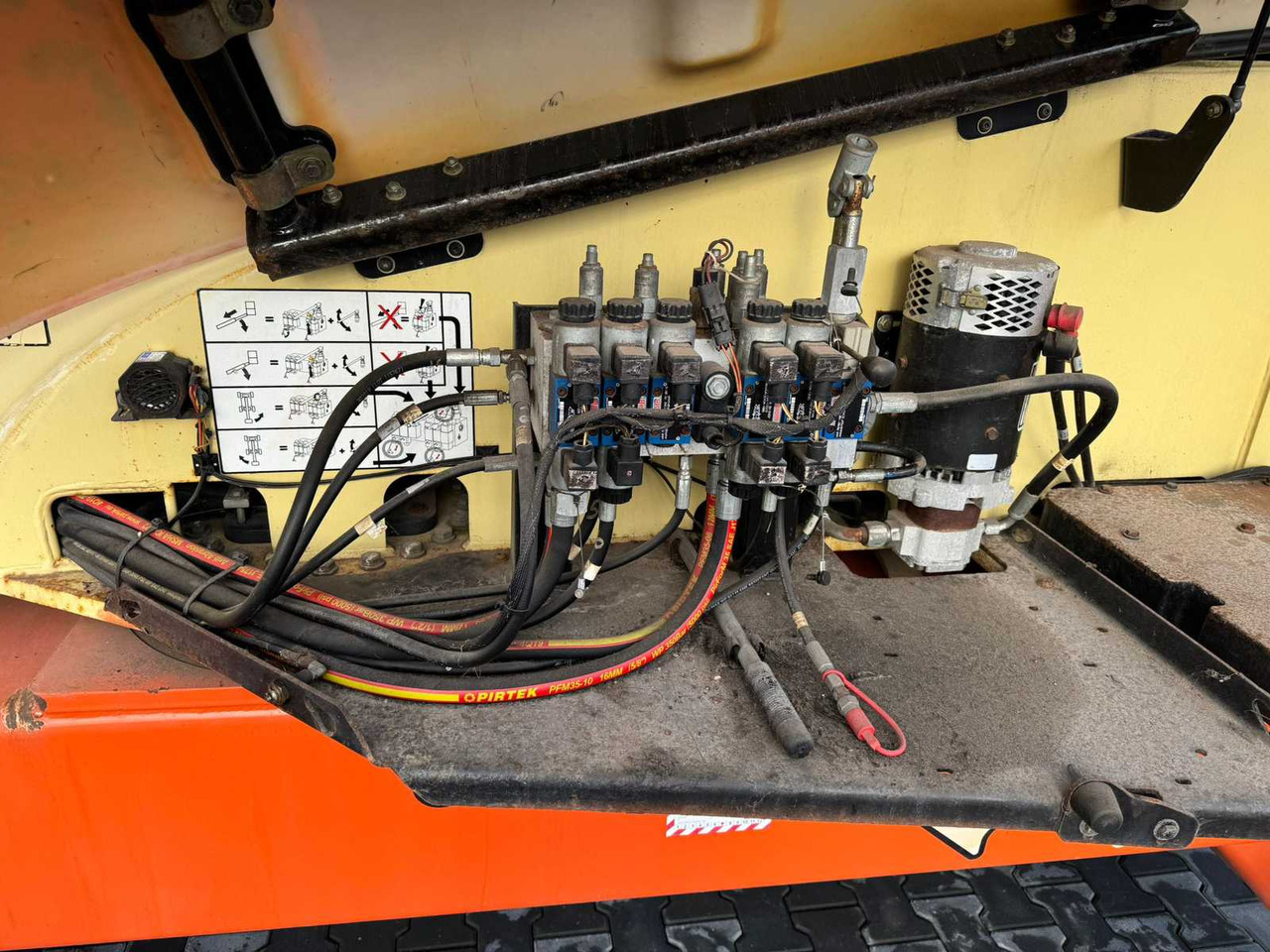 Aerial platform 2008 JLG 600JP AERIAL WORK PLATFORM: picture 13