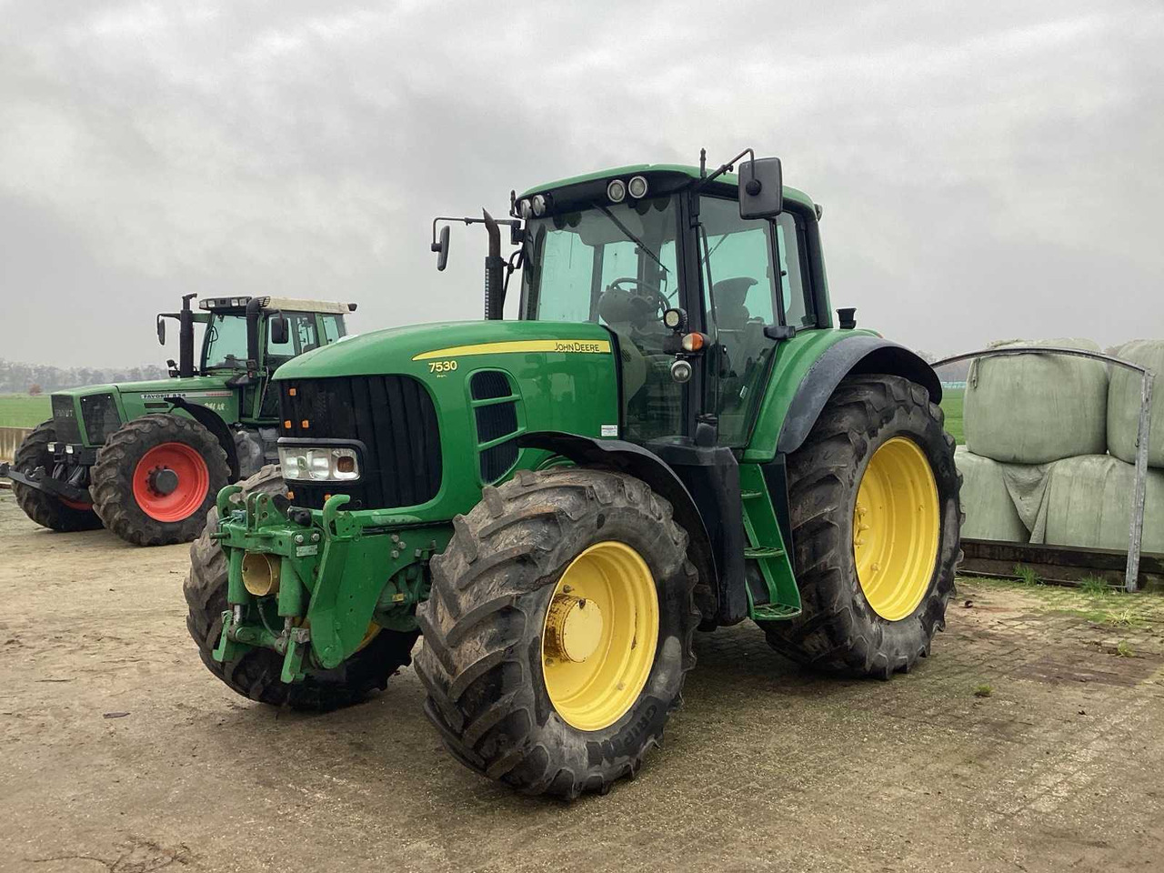 2008 JOHN DEERE 7530 PREMIUM FOUR WHEEL DRIVE FARM TRACTOR - Farm tractor: picture 1 2008 JOHN DEERE 7530 PREMIUM FOUR WHEEL DRIVE FARM TRACTOR - Farm tractor: picture 1