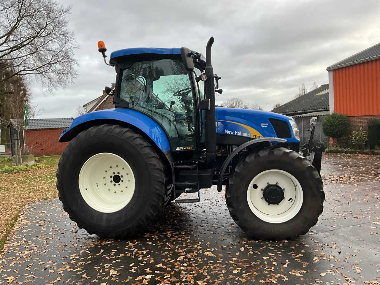 2011 NEW HOLLAND T6020 ELITE FOUR WHEEL DRIVE FARM TRACTOR - Farm tractor: picture 4 2011 NEW HOLLAND T6020 ELITE FOUR WHEEL DRIVE FARM TRACTOR - Farm tractor: picture 4
