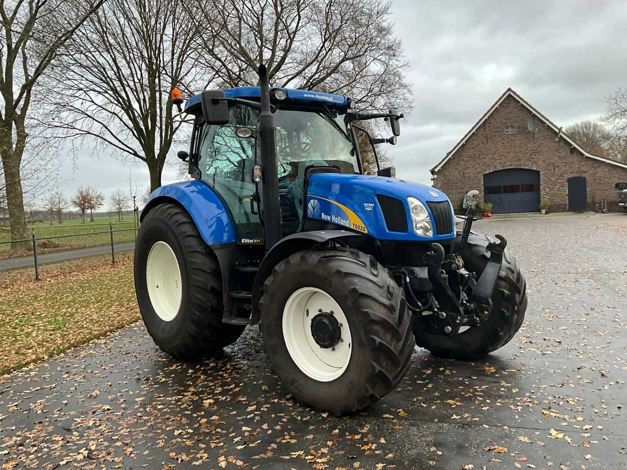 2011 NEW HOLLAND T6020 ELITE FOUR WHEEL DRIVE FARM TRACTOR - Farm tractor: picture 3 2011 NEW HOLLAND T6020 ELITE FOUR WHEEL DRIVE FARM TRACTOR - Farm tractor: picture 3