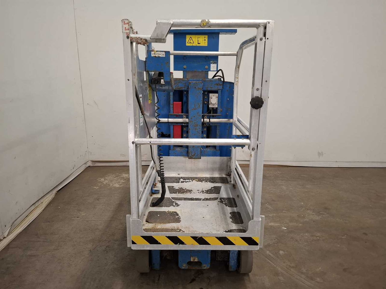 2015 GENIE GR-12 AERIAL PLATFORM - Aerial platform: picture 2 2015 GENIE GR-12 AERIAL PLATFORM - Aerial platform: picture 2