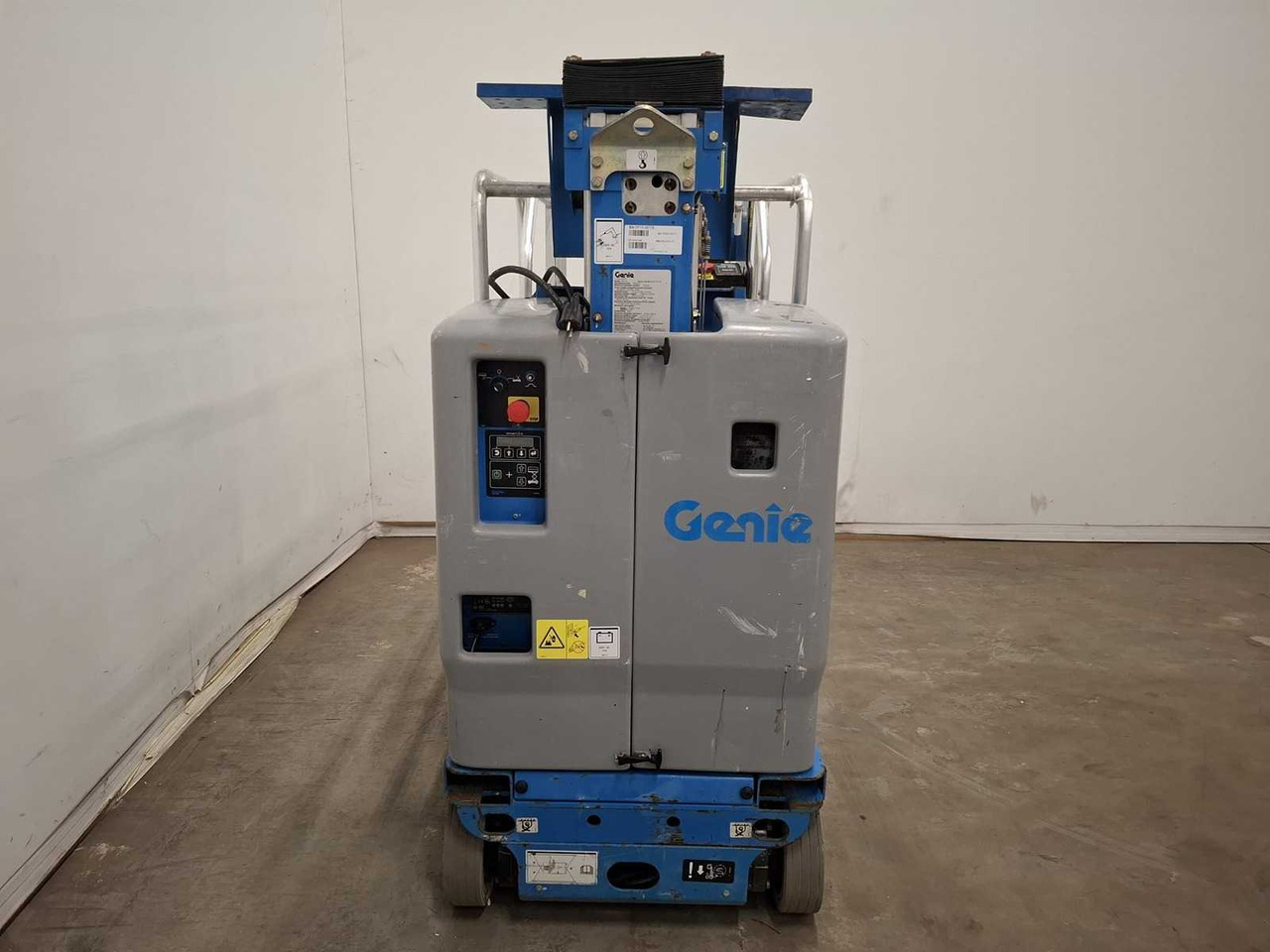 2015 GENIE GR-12 AERIAL PLATFORM - Aerial platform: picture 4 2015 GENIE GR-12 AERIAL PLATFORM - Aerial platform: picture 4