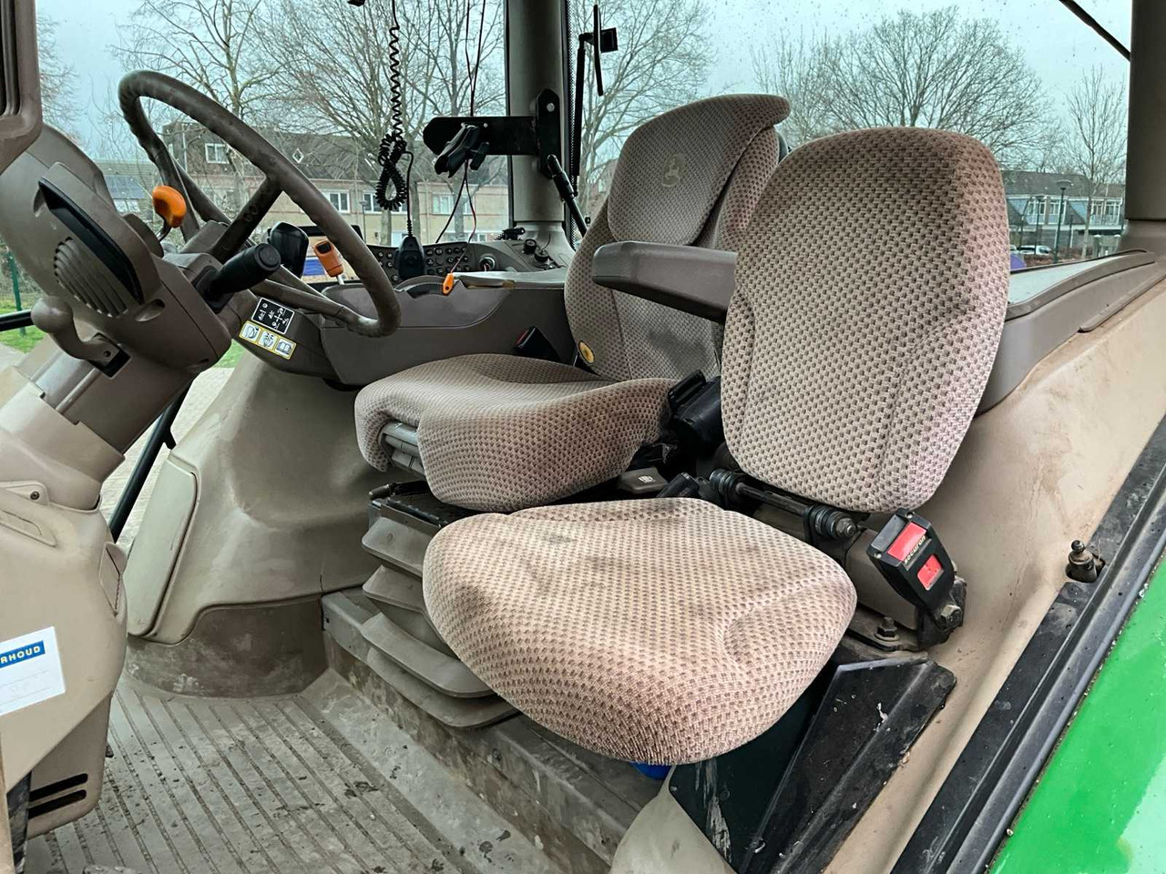 Farm tractor 2015 JOHN DEERE 6210R FOUR WHEEL DRIVE FARM TRACTOR: picture 8