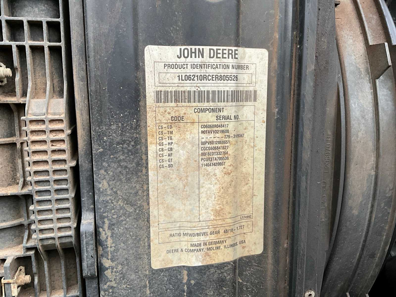 Farm tractor 2015 JOHN DEERE 6210R FOUR WHEEL DRIVE FARM TRACTOR: picture 26