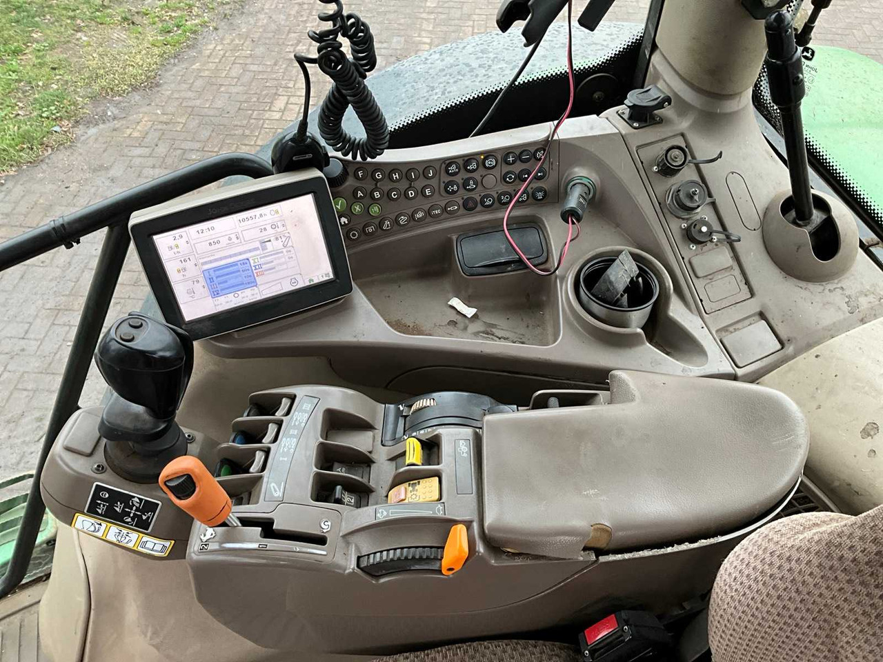 Farm tractor 2015 JOHN DEERE 6210R FOUR WHEEL DRIVE FARM TRACTOR: picture 12