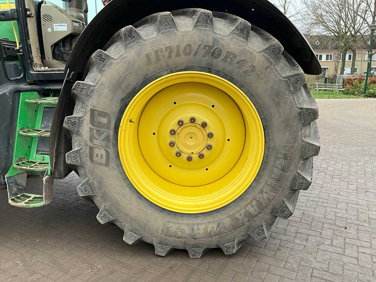 Farm tractor 2015 JOHN DEERE 6210R FOUR WHEEL DRIVE FARM TRACTOR: picture 18