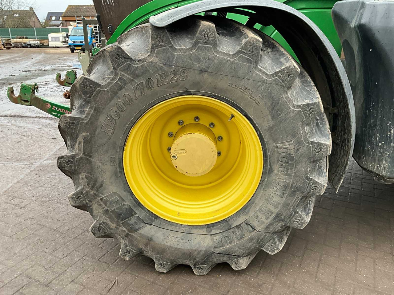 Farm tractor 2015 JOHN DEERE 6210R FOUR WHEEL DRIVE FARM TRACTOR: picture 19