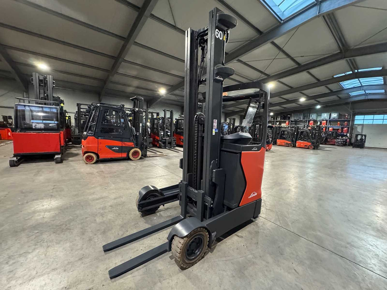 2018 SERVICE + UVV 12/2026 LINDE R14G TRIPLEX 696CM ELECTRIC FORKLIFT OFF-ROAD REACH TRUCK - Forklift: picture 1 2018 SERVICE + UVV 12/2026 LINDE R14G TRIPLEX 696CM ELECTRIC FORKLIFT OFF-ROAD REACH TRUCK - Forklift: picture 1