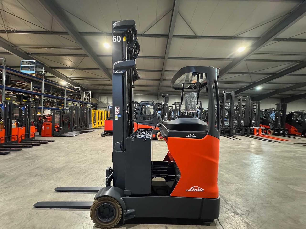 2018 SERVICE + UVV 12/2026 LINDE R14G TRIPLEX 696CM ELECTRIC FORKLIFT OFF-ROAD REACH TRUCK - Forklift: picture 4 2018 SERVICE + UVV 12/2026 LINDE R14G TRIPLEX 696CM ELECTRIC FORKLIFT OFF-ROAD REACH TRUCK - Forklift: picture 4