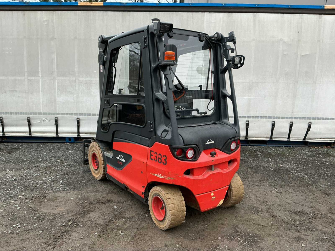 2022 LINDE E25-01 FORKLIFT - Forklift: picture 2 2022 LINDE E25-01 FORKLIFT - Forklift: picture 2