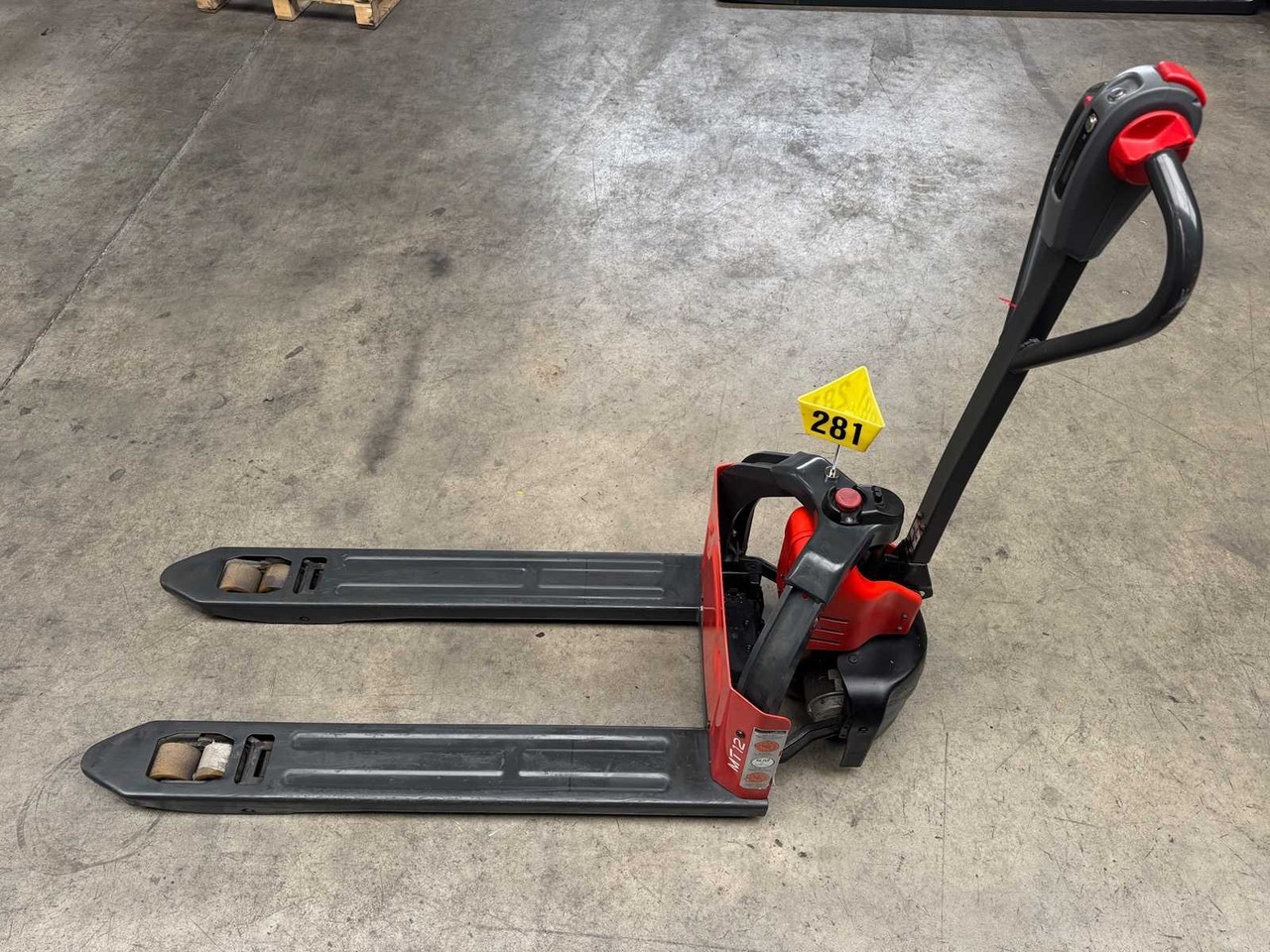 2022 SERVICE +UVV 09/2026 LINDE MT12 1.200KG PALLET TRUCK ANT 225 HOURS - Forklift: picture 5 2022 SERVICE +UVV 09/2026 LINDE MT12 1.200KG PALLET TRUCK ANT 225 HOURS - Forklift: picture 5