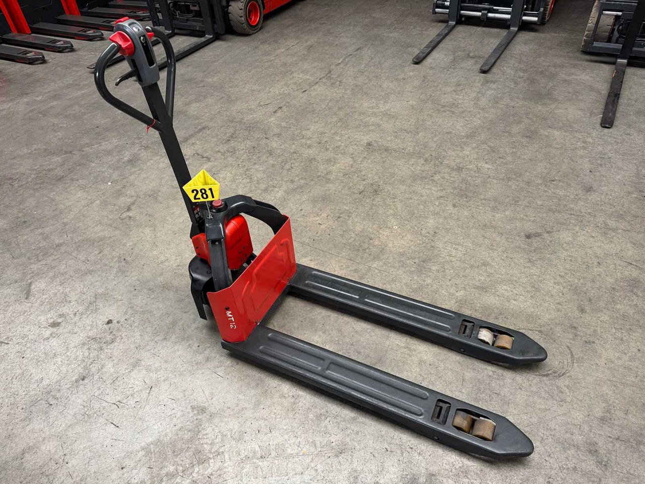 2022 SERVICE +UVV 09/2026 LINDE MT12 1.200KG PALLET TRUCK ANT 225 HOURS - Forklift: picture 1 2022 SERVICE +UVV 09/2026 LINDE MT12 1.200KG PALLET TRUCK ANT 225 HOURS - Forklift: picture 1