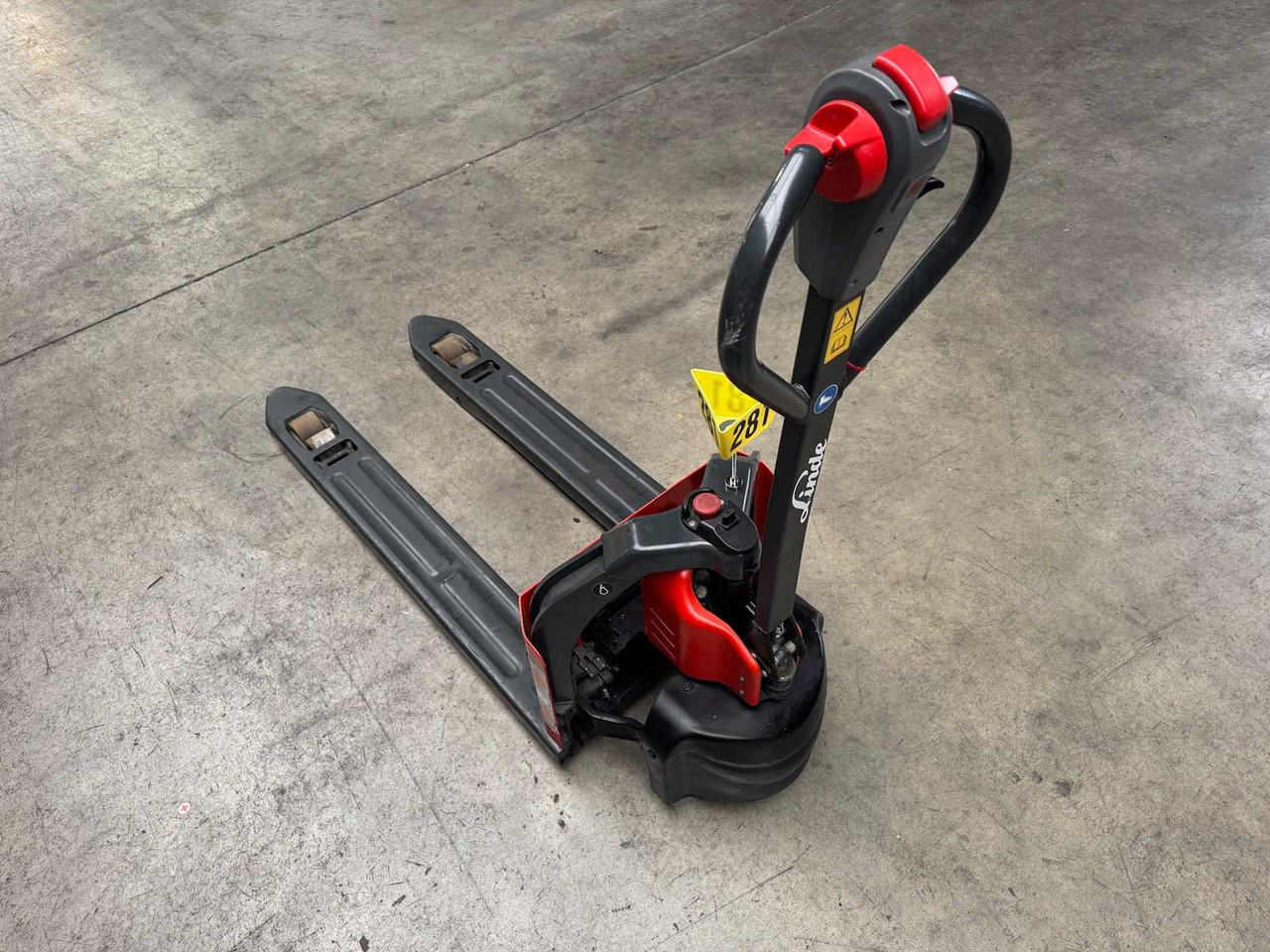 2022 SERVICE +UVV 09/2026 LINDE MT12 1.200KG PALLET TRUCK ANT 225 HOURS - Forklift: picture 4 2022 SERVICE +UVV 09/2026 LINDE MT12 1.200KG PALLET TRUCK ANT 225 HOURS - Forklift: picture 4