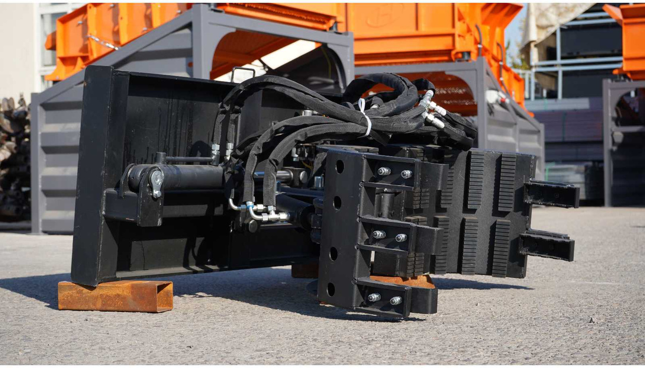 Rhino-cross Grapple claw - Attachment for Construction machinery: picture 3 Rhino-cross Grapple claw - Attachment for Construction machinery: picture 3