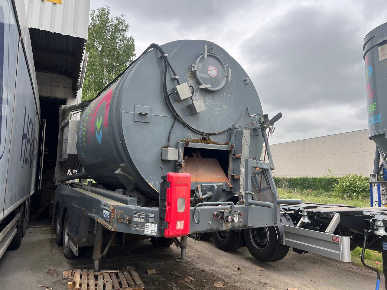 BERO - Concrete mixer semi-trailer: picture 3 BERO - Concrete mixer semi-trailer: picture 3