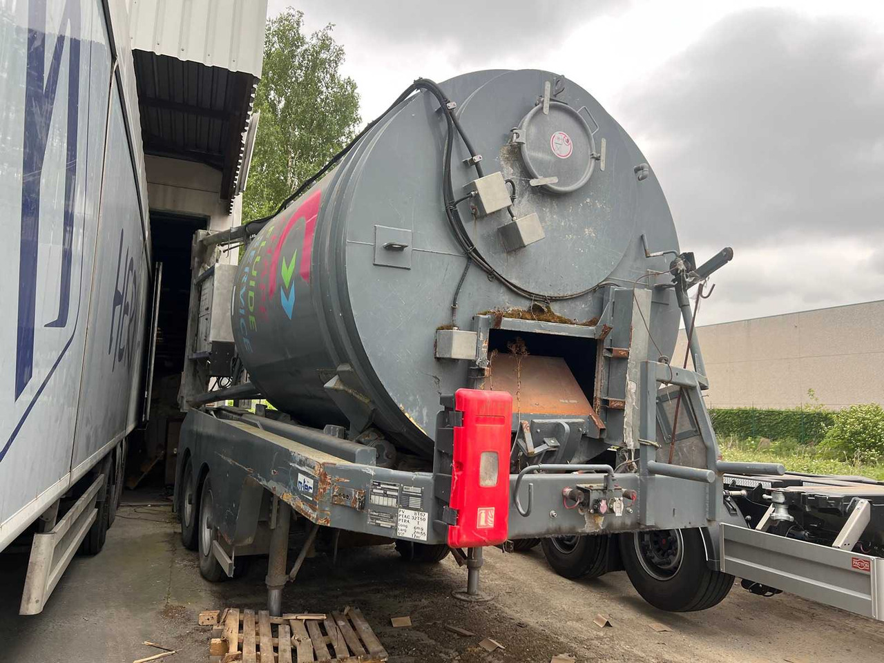 BERO - Concrete mixer semi-trailer: picture 2 BERO - Concrete mixer semi-trailer: picture 2