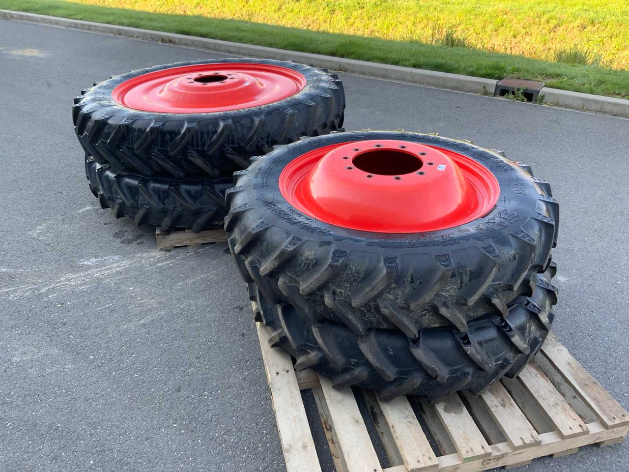 BKT Agri Max RT 955 - Wheels and tires for Farm tractor: picture 5 BKT Agri Max RT 955 - Wheels and tires for Farm tractor: picture 5