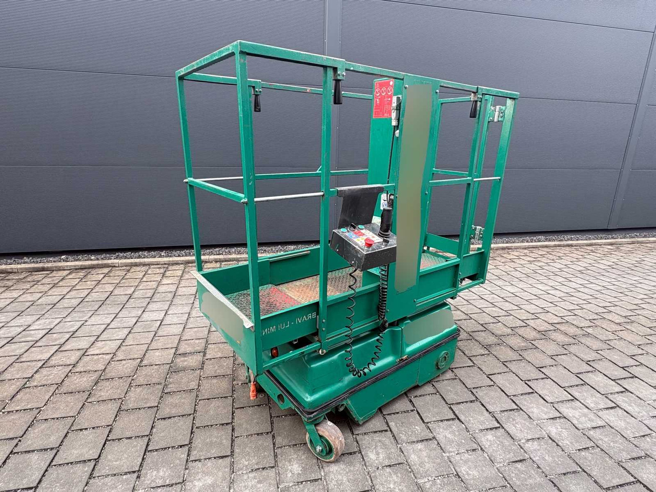 BRAVIISOL LUI M. S.I - AERIAL WORK PLATFORM / MAST LIFT (2010) - Aerial platform: picture 2 BRAVIISOL LUI M. S.I - AERIAL WORK PLATFORM / MAST LIFT (2010) - Aerial platform: picture 2