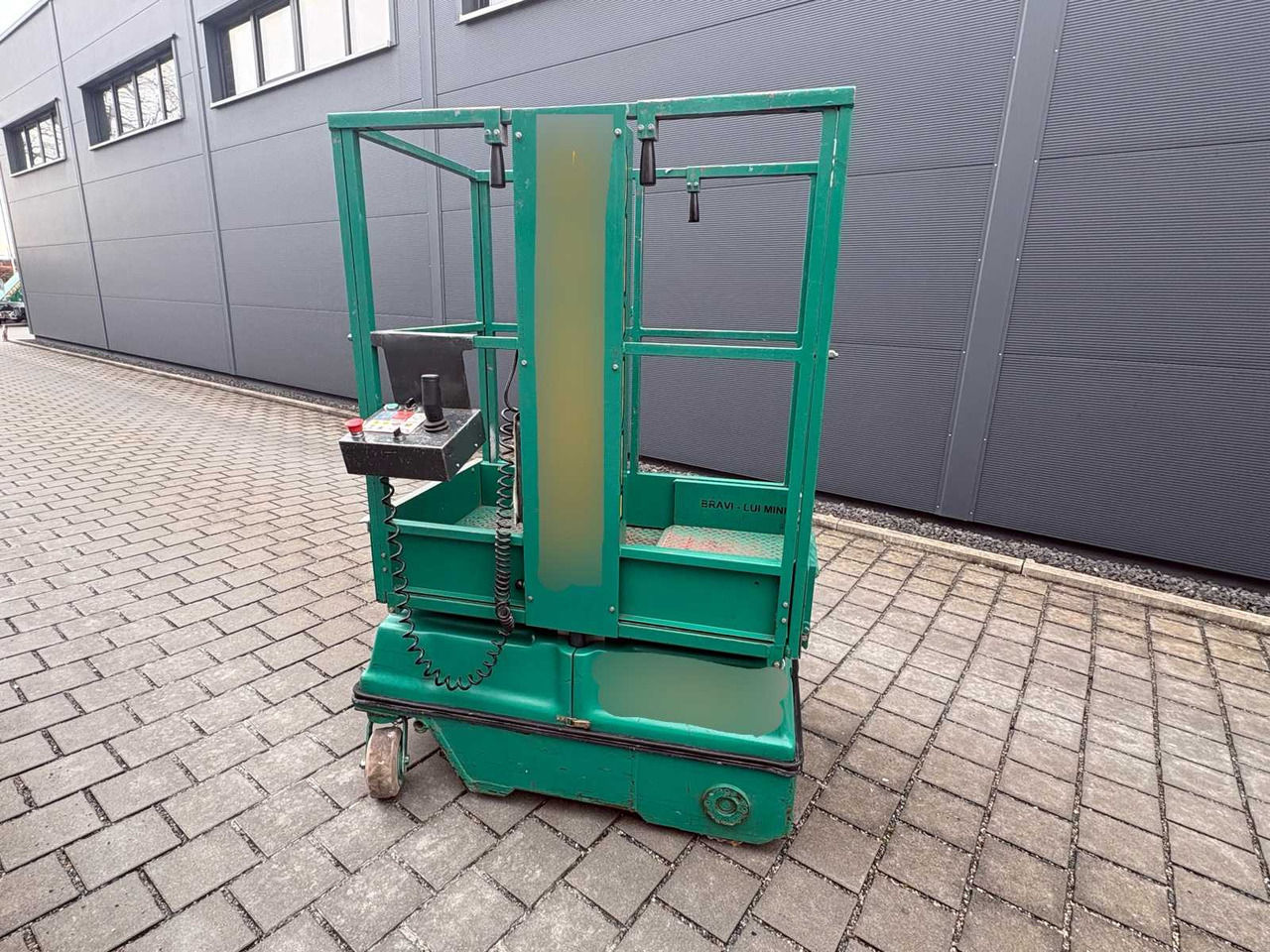 BRAVIISOL LUI M. S.I - AERIAL WORK PLATFORM / MAST LIFT (2010) - Aerial platform: picture 3 BRAVIISOL LUI M. S.I - AERIAL WORK PLATFORM / MAST LIFT (2010) - Aerial platform: picture 3