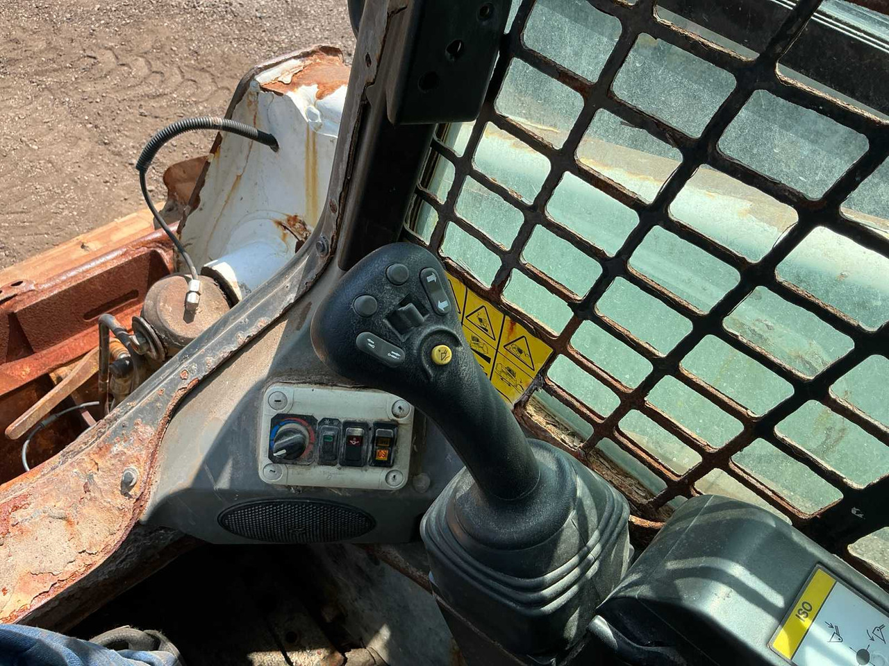 Skid steer loader Bobcat S850: picture 10