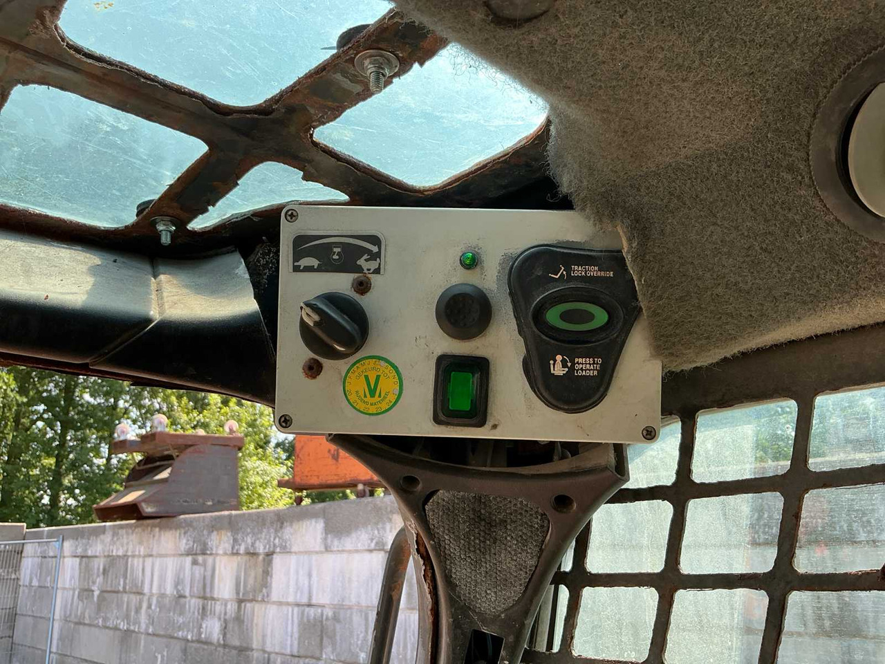 Skid steer loader Bobcat S850: picture 13