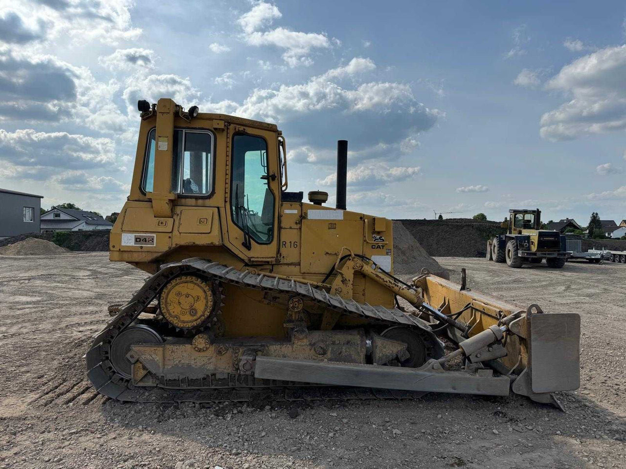 CATERPILLAR D4H BULLDOZER - Bulldozer: picture 3 CATERPILLAR D4H BULLDOZER - Bulldozer: picture 3