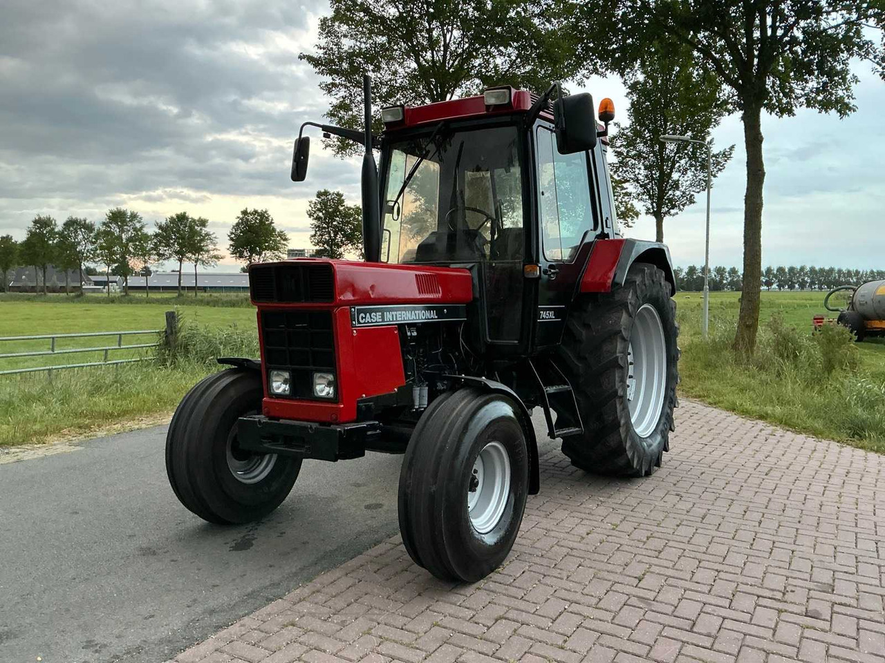 Case IH 745 xl - Farm tractor: picture 1 Case IH 745 xl - Farm tractor: picture 1