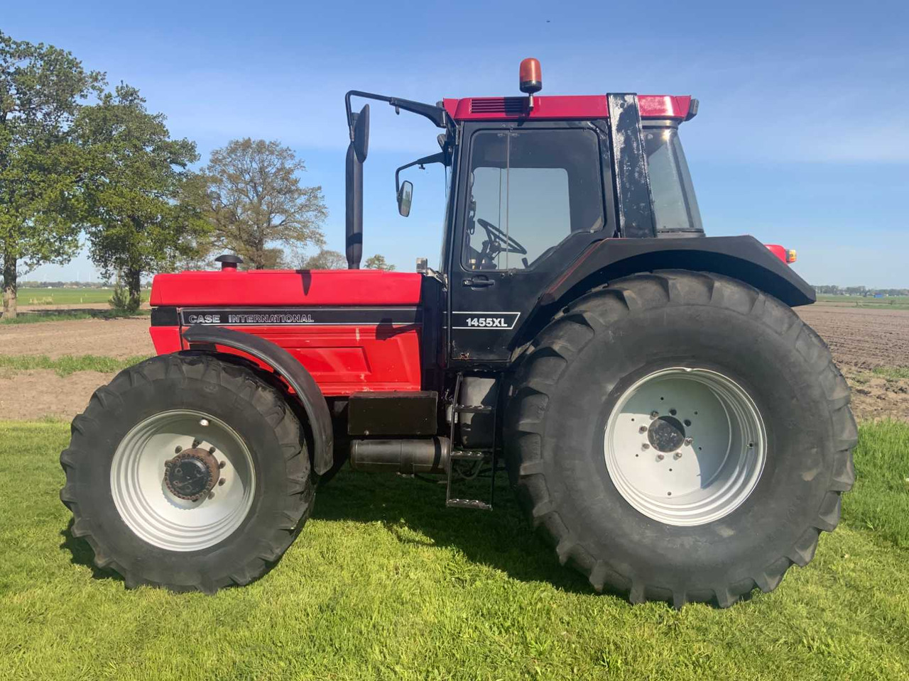Case IH International 1455 XL - Farm tractor: picture 5 Case IH International 1455 XL - Farm tractor: picture 5