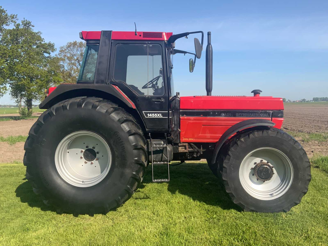 Case IH International 1455 XL - Farm tractor: picture 4 Case IH International 1455 XL - Farm tractor: picture 4