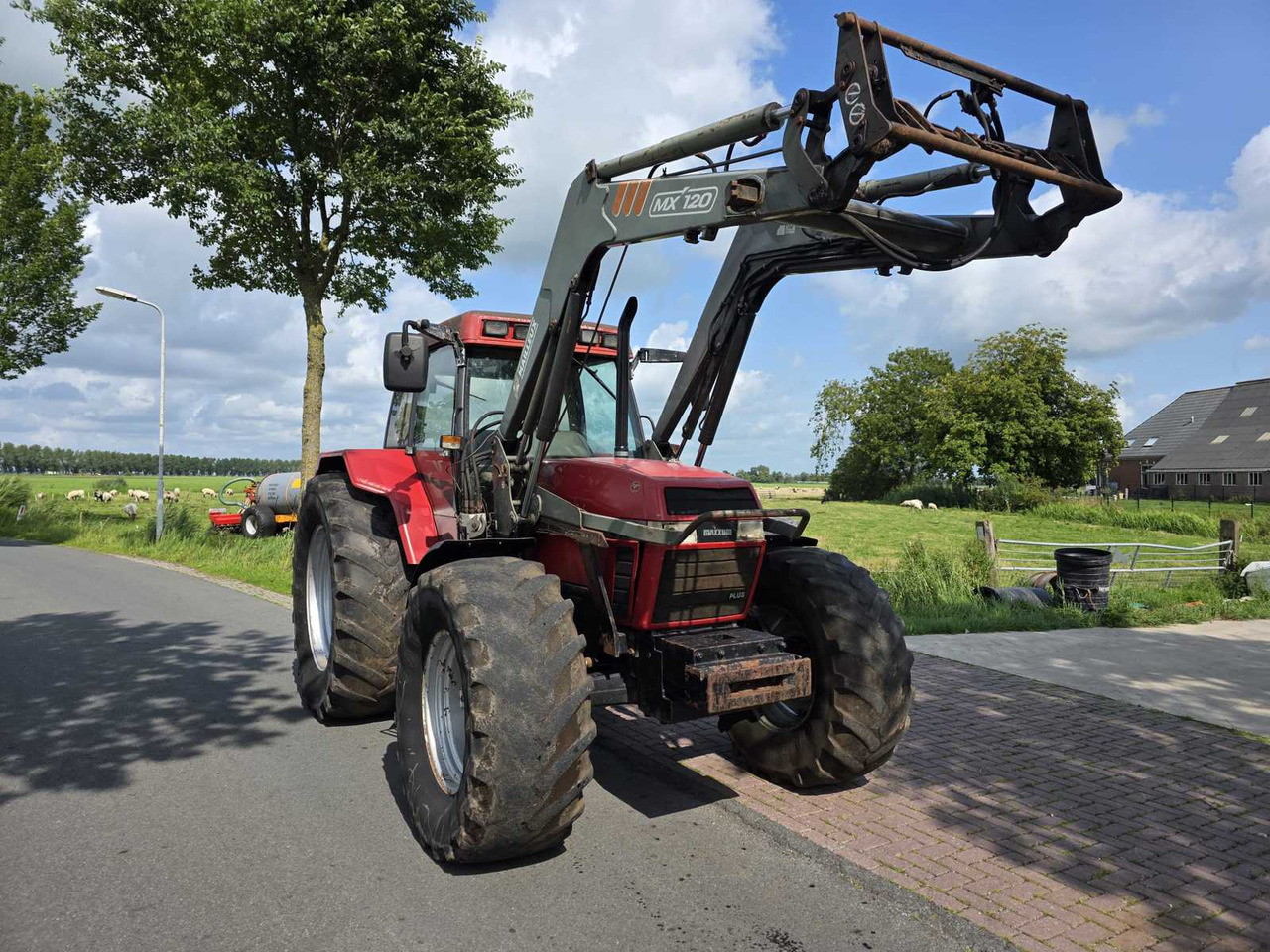 Case IH Maxxum 5150 plus - Farm tractor: picture 5 Case IH Maxxum 5150 plus - Farm tractor: picture 5