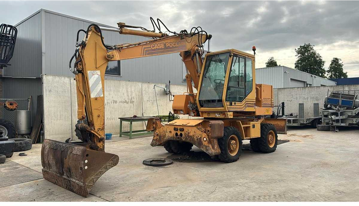 Case Poclain 688BP - Wheel excavator: picture 1 Case Poclain 688BP - Wheel excavator: picture 1