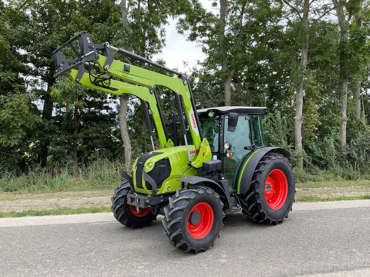 Claas Elios 210 - Farm tractor: picture 1 Claas Elios 210 - Farm tractor: picture 1