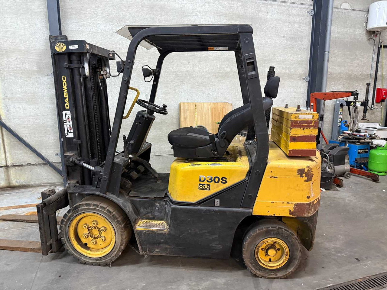 DAEWOO - 2005 - D30S - FORKLIFT - Forklift: picture 2 DAEWOO - 2005 - D30S - FORKLIFT - Forklift: picture 2
