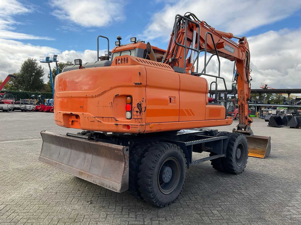 Doosan 2015 DOOSAN DX140W-3 WHEELED EXCAVATOR - Wheel excavator: picture 3 Doosan 2015 DOOSAN DX140W-3 WHEELED EXCAVATOR - Wheel excavator: picture 3