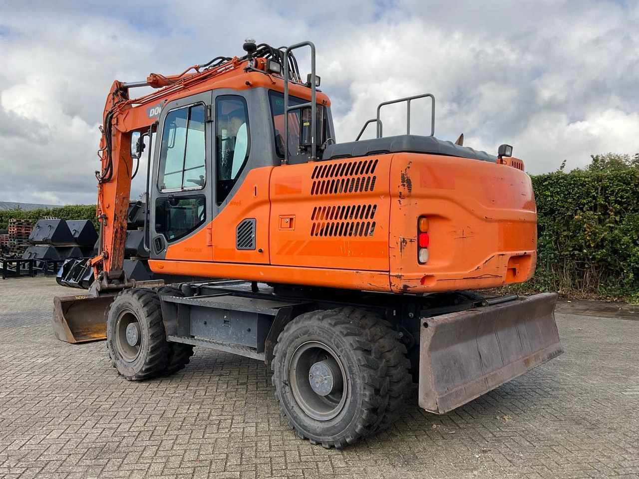Doosan 2015 DOOSAN DX140W-3 WHEELED EXCAVATOR - Wheel excavator: picture 2 Doosan 2015 DOOSAN DX140W-3 WHEELED EXCAVATOR - Wheel excavator: picture 2