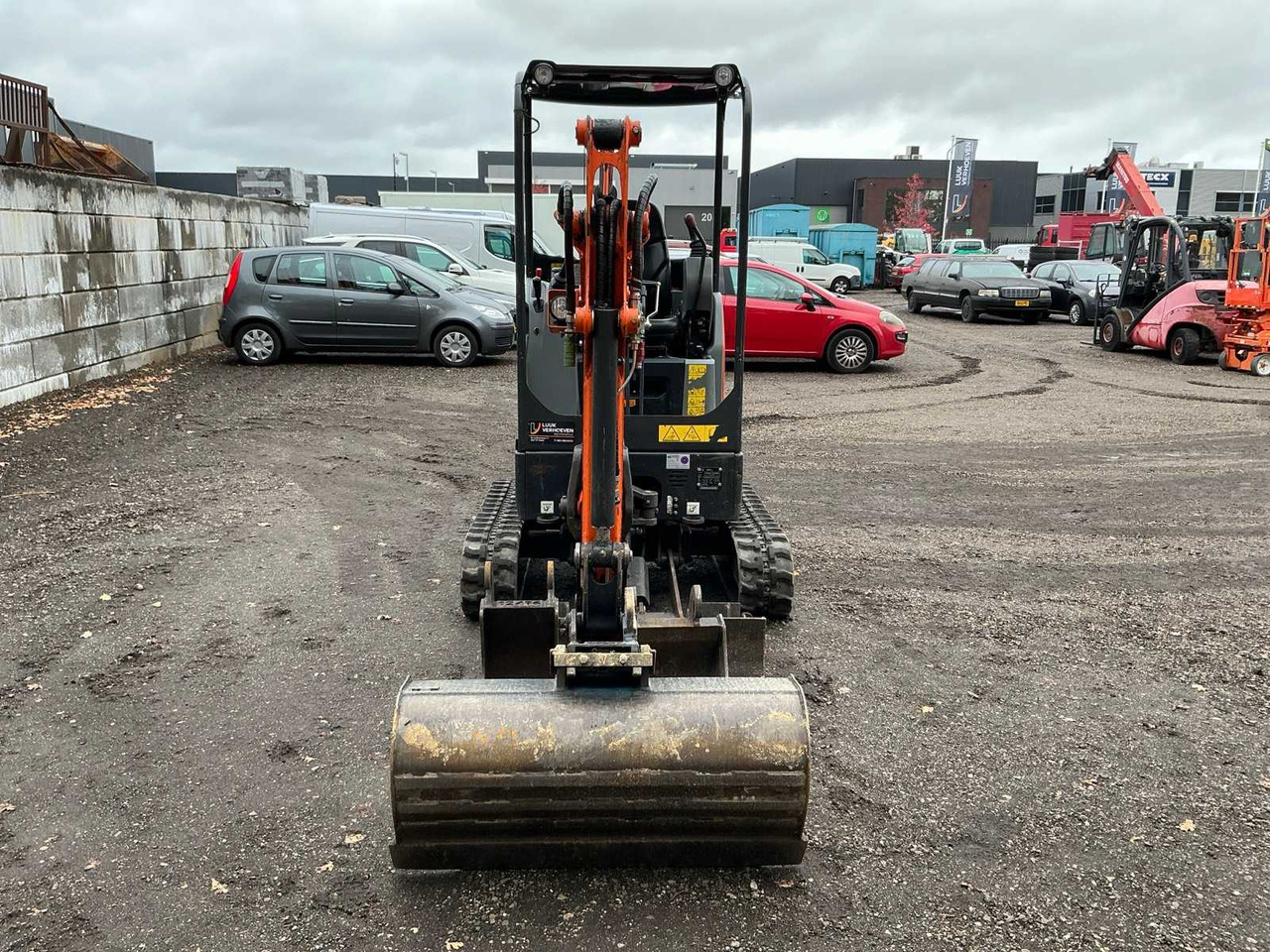 Mini excavator Doosan DX17Z: picture 8