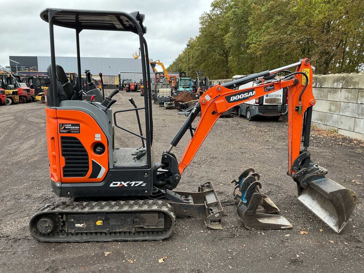 Mini excavator Doosan DX17Z: picture 6