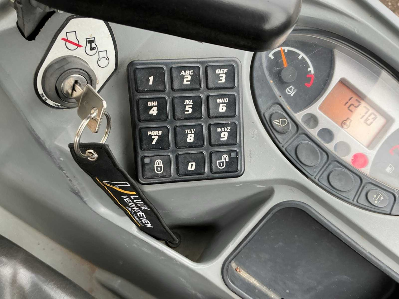 Mini excavator Doosan DX17Z: picture 32