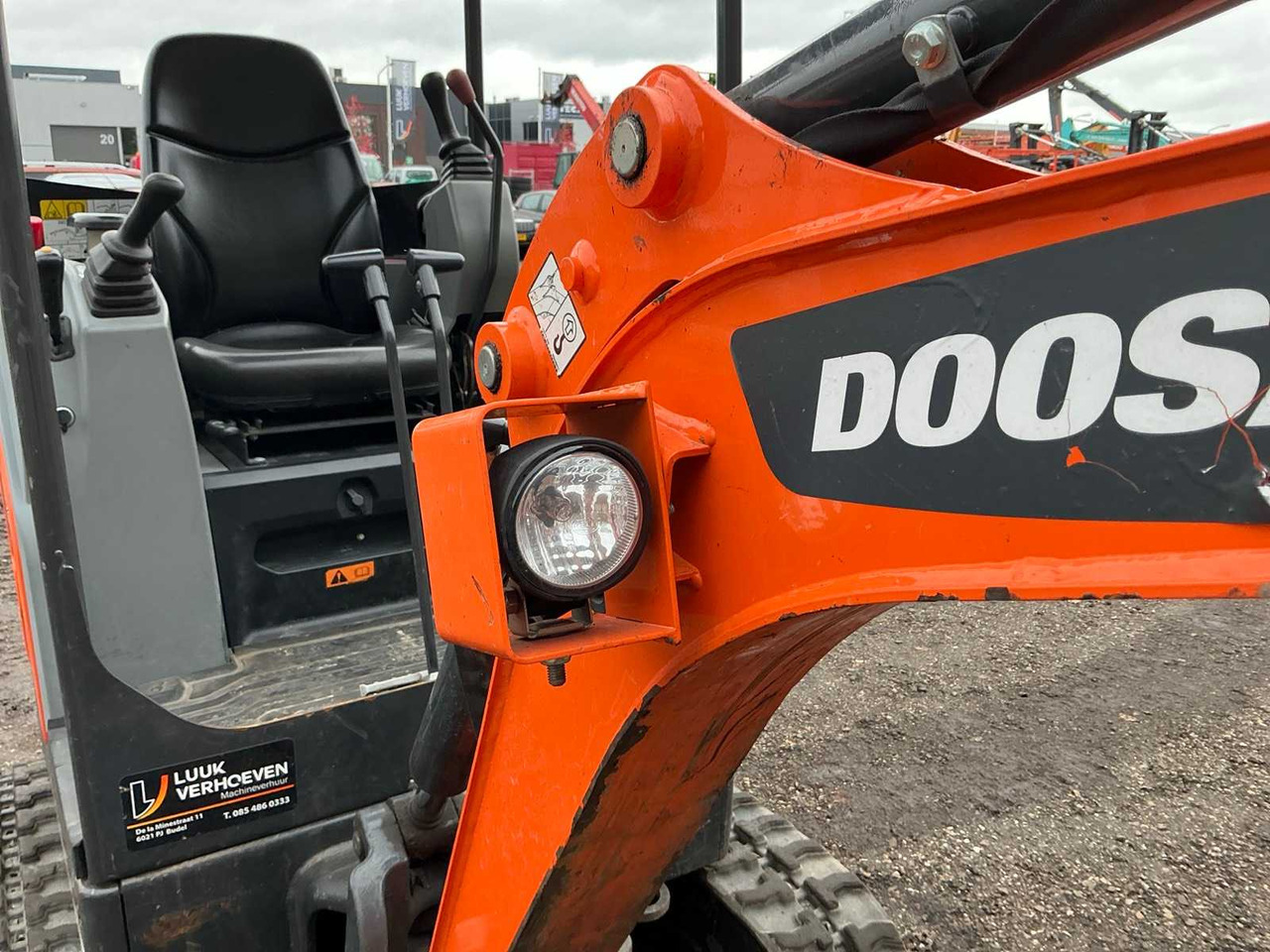 Mini excavator Doosan DX17Z: picture 18