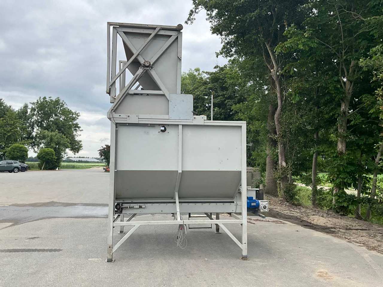 Dosing bunker with tipper - Potato equipment: picture 4 Dosing bunker with tipper - Potato equipment: picture 4