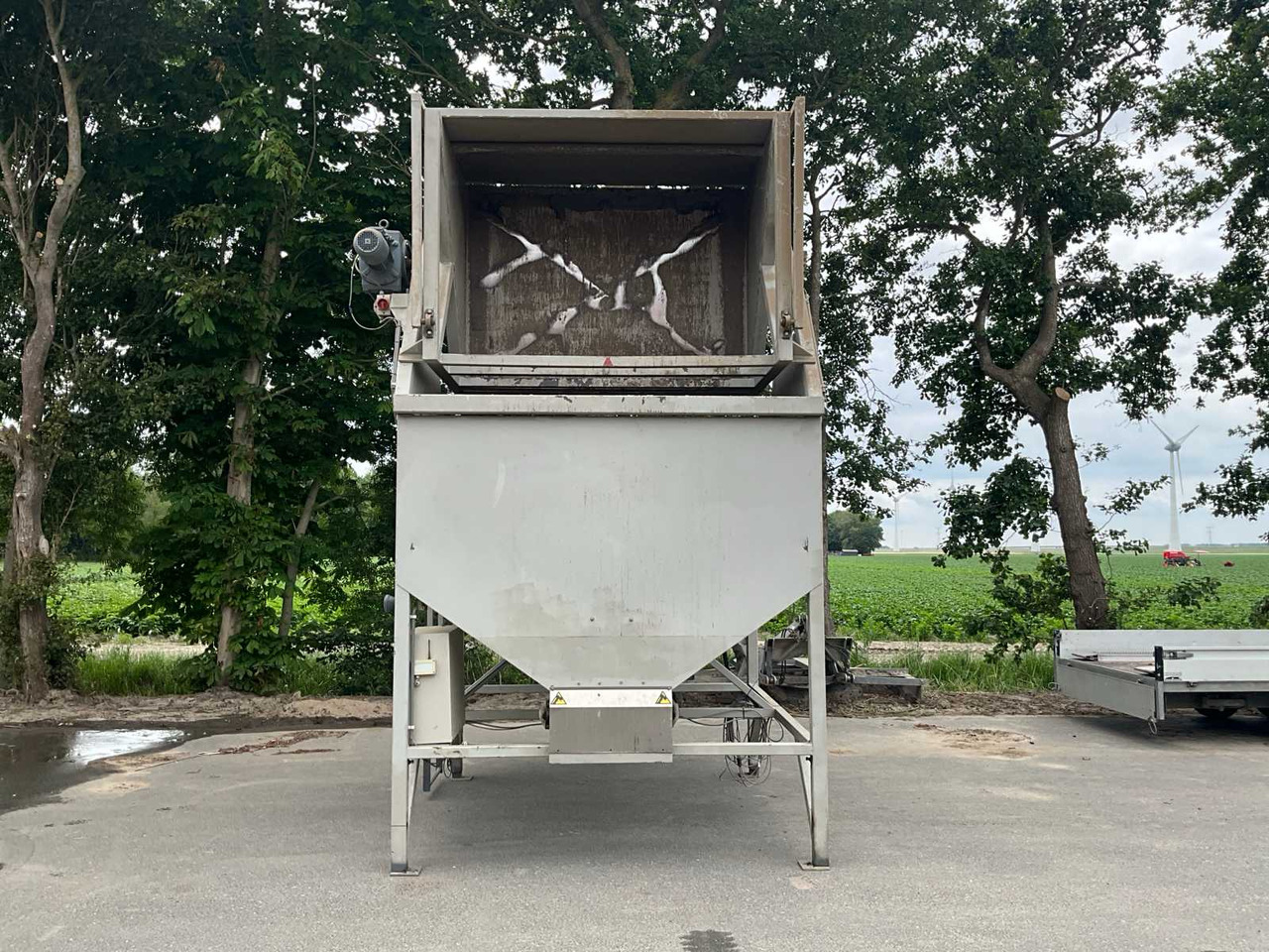 Dosing bunker with tipper - Potato equipment: picture 2 Dosing bunker with tipper - Potato equipment: picture 2